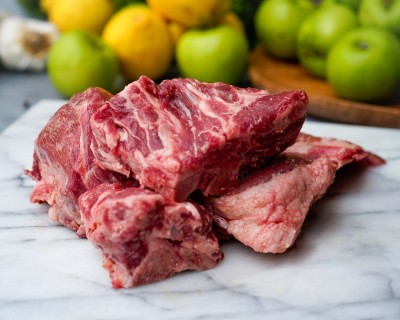Свинина на кости охлаждённая 1 кг - купить в Находке